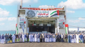 645 طناً أغذية.. مساهمة جمعية الفجيرة الخيرية في سفينة أم الإمارات المستقرة بميناء اللاذقية